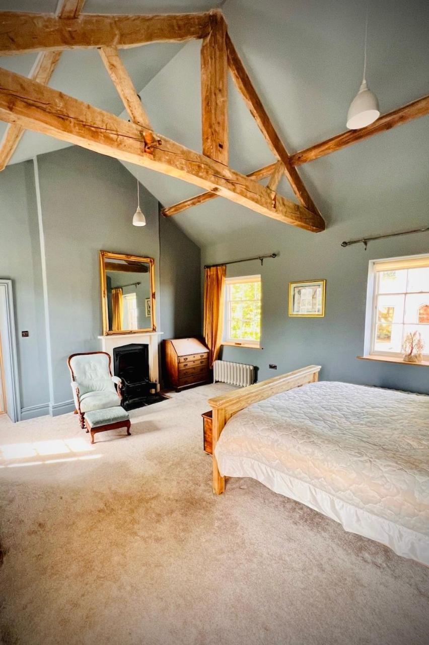 Apartment At Llanerchydol Hall Welshpool Esterno foto